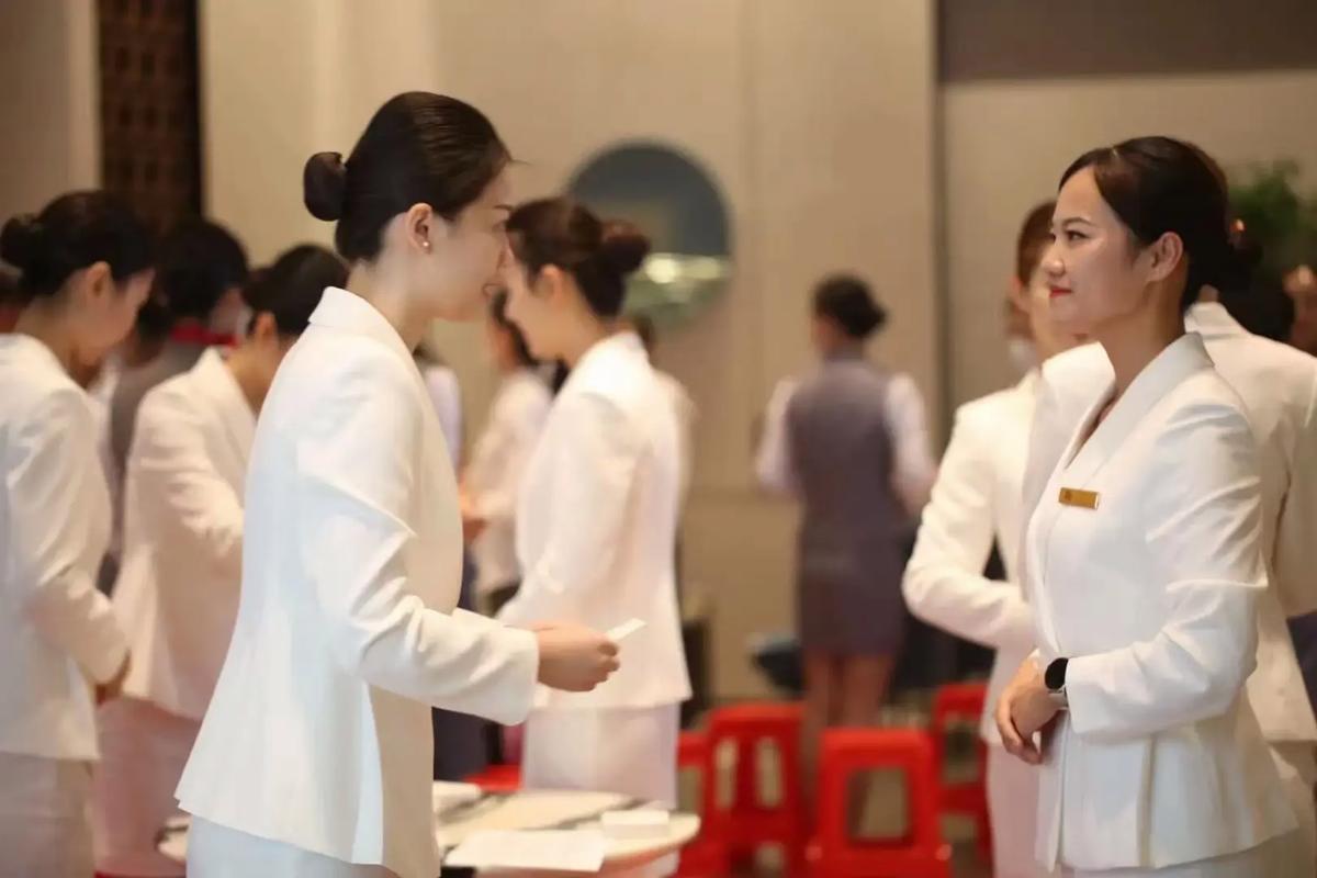 让员工成为企业的名片 让企业成为行业的标杆